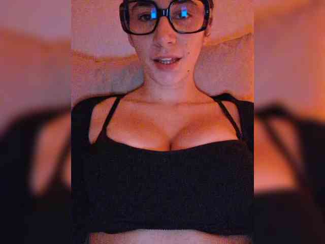 AntoniaDilune webcam