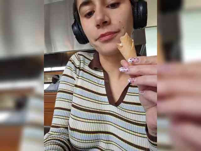 AntoniaDilune webcam