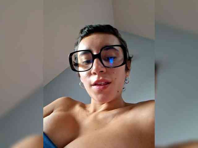 AntoniaDilune webcam