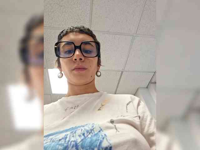 AntoniaDilune webcam