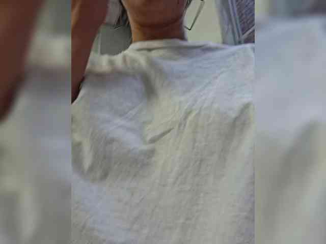 AntoniaDilune webcam