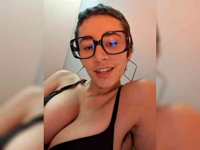 AntoniaDilune webcam