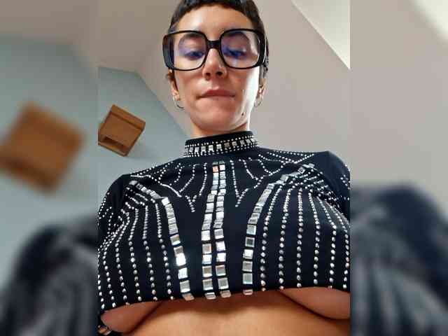 AntoniaDilune webcam