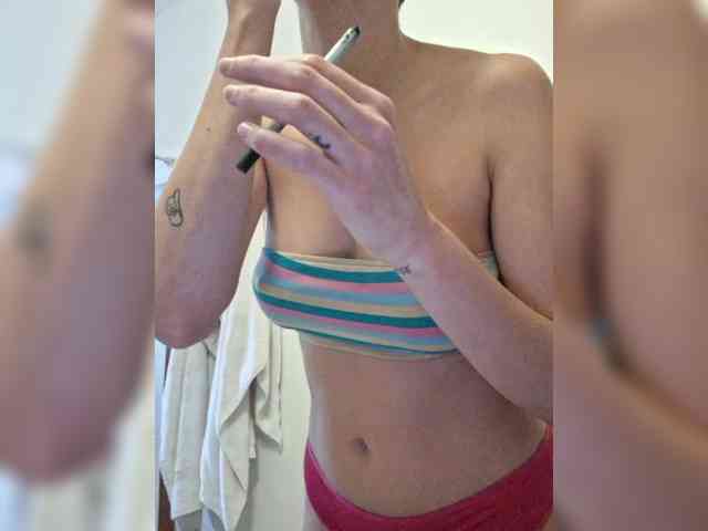 AntoniaDilune webcam