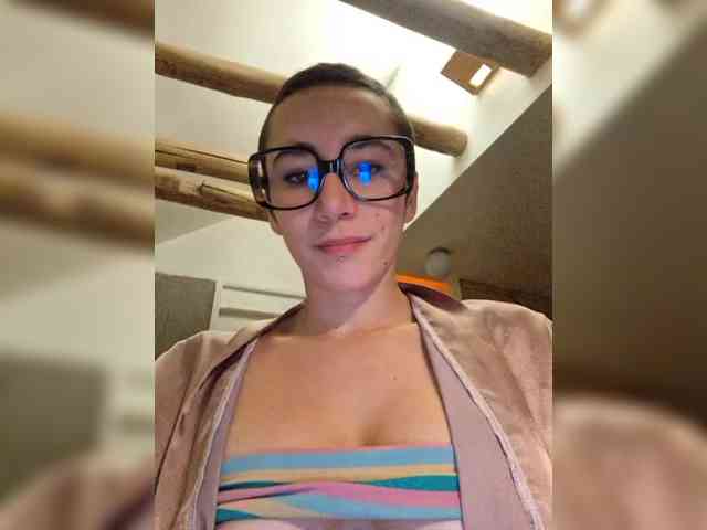 AntoniaDilune webcam