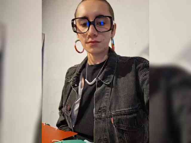AntoniaDilune webcam