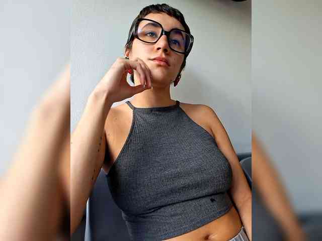 AntoniaDilune webcam