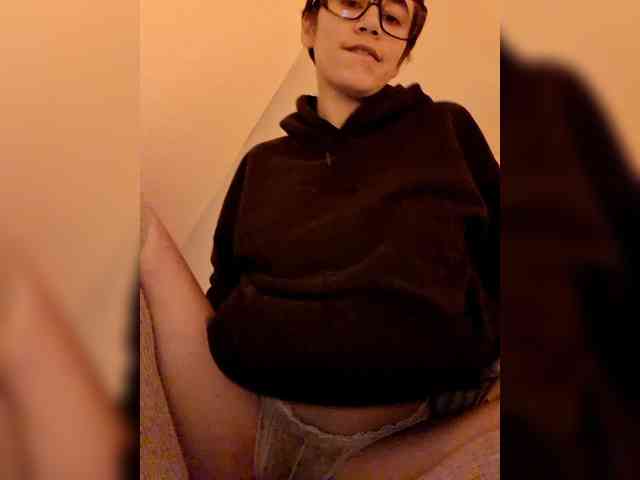 AntoniaDilune webcam