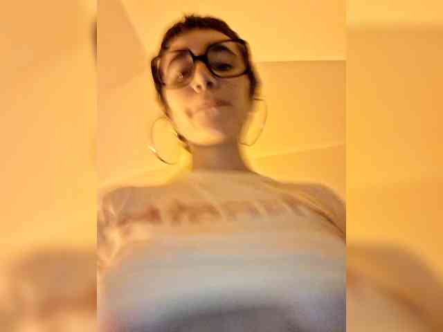 AntoniaDilune webcam