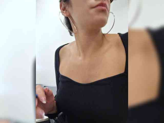 AntoniaDilune webcam