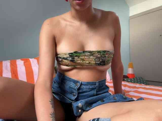 AntoniaDilune webcam