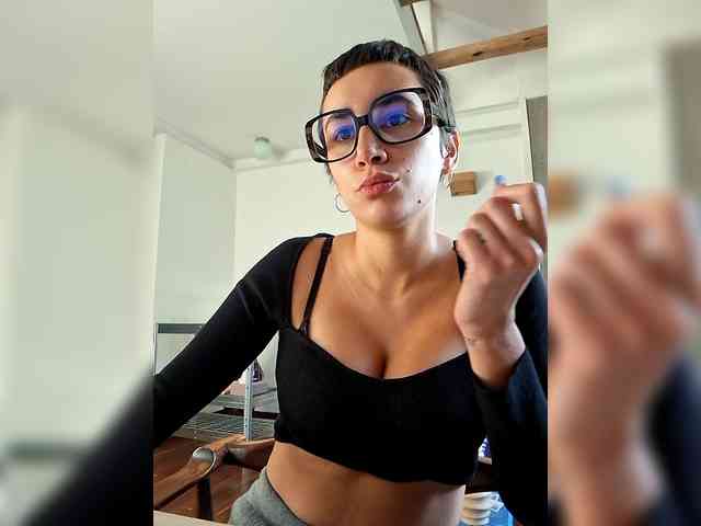 AntoniaDilune webcam