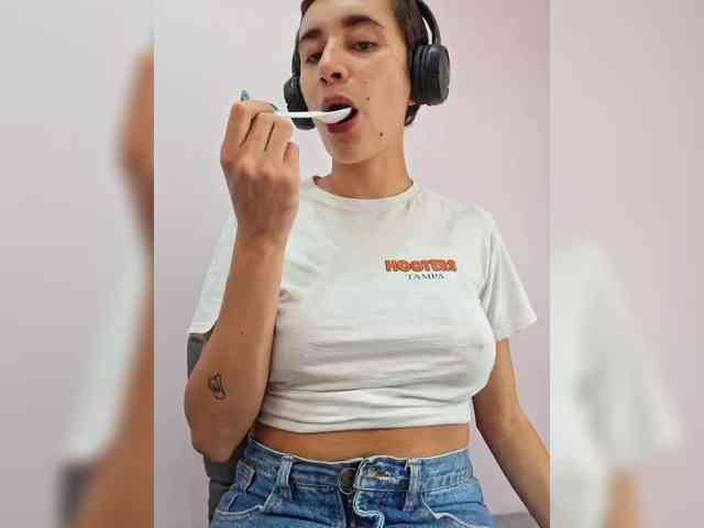 AntoniaDilune webcam