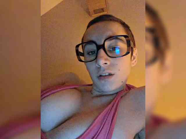 AntoniaDilune webcam