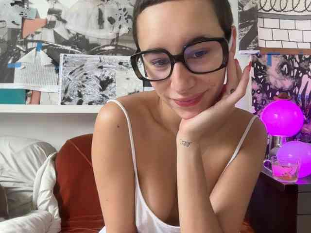 AntoniaDilune webcam