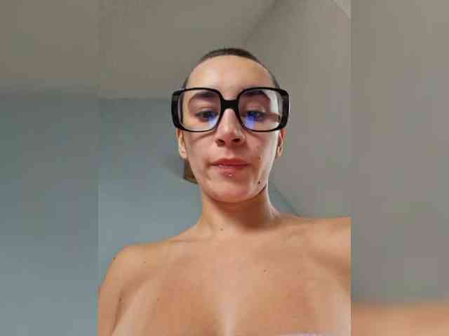 AntoniaDilune webcam