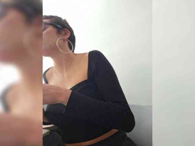 AntoniaDilune webcam