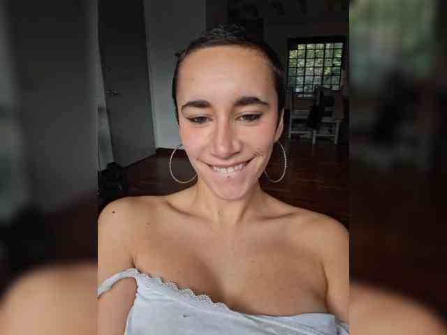 AntoniaDilune webcam