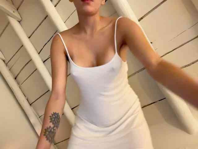 AntoniaDilune webcam