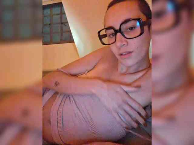 AntoniaDilune webcam