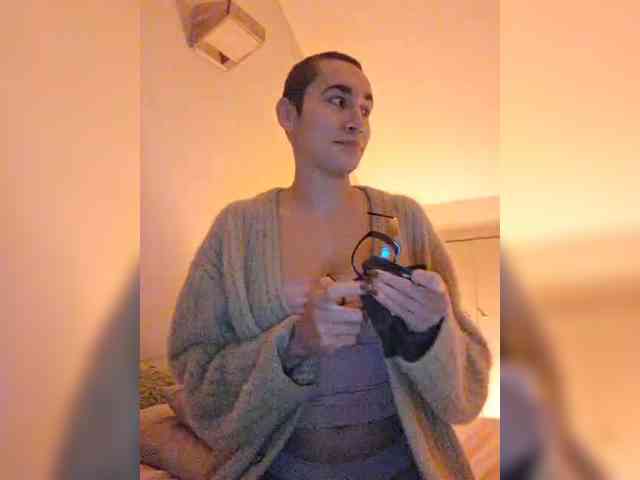 AntoniaDilune webcam