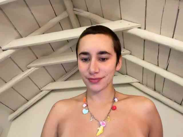 AntoniaDilune webcam