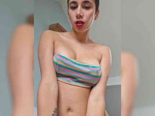 AntoniaDilune webcam