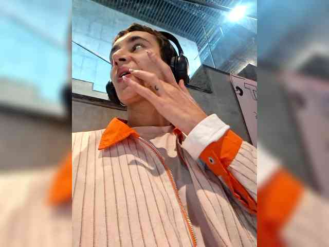 AntoniaDilune webcam