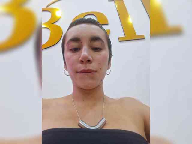 AntoniaDilune webcam