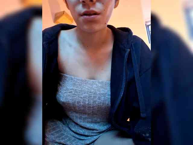 AntoniaDilune webcam