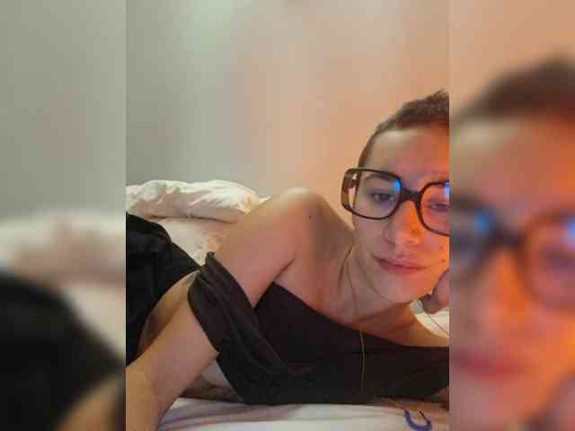 AntoniaDilune webcam