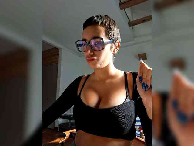 AntoniaDilune webcam