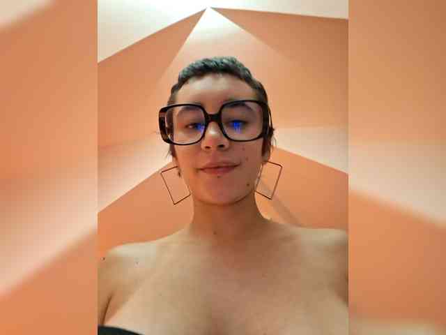 AntoniaDilune webcam