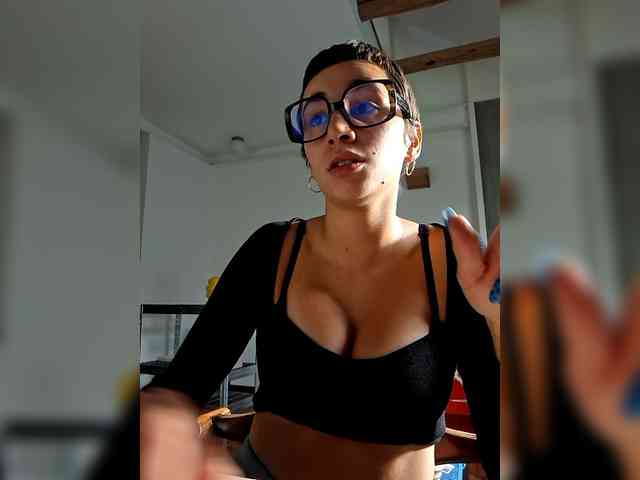 AntoniaDilune webcam