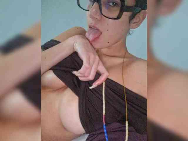 AntoniaDilune webcam