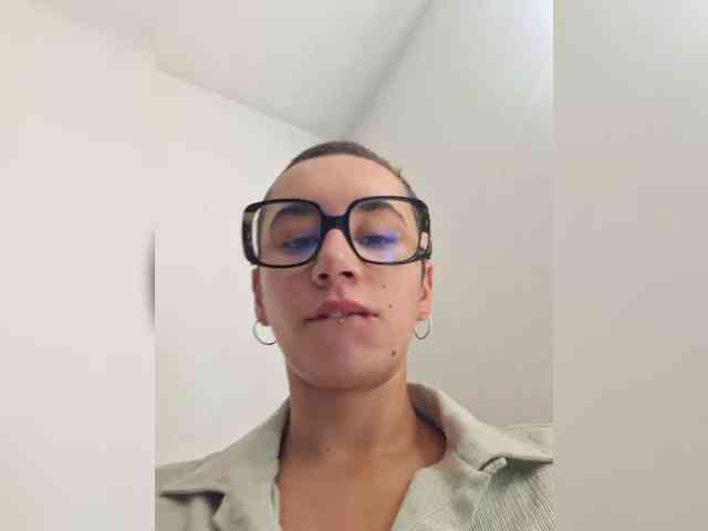 AntoniaDilune webcam