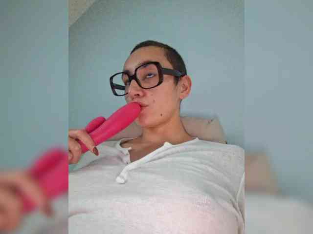 AntoniaDilune webcam