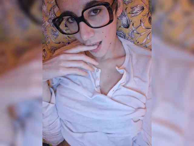 AntoniaDilune webcam