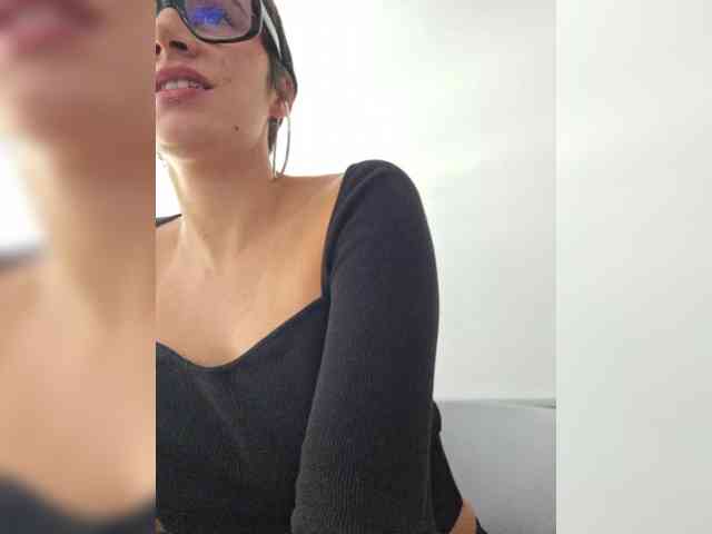 AntoniaDilune webcam