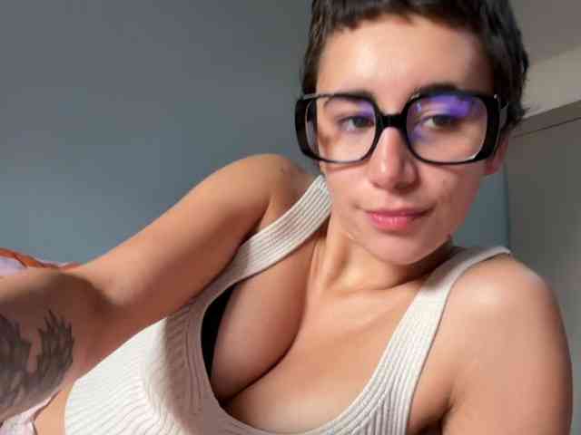 AntoniaDilune webcam