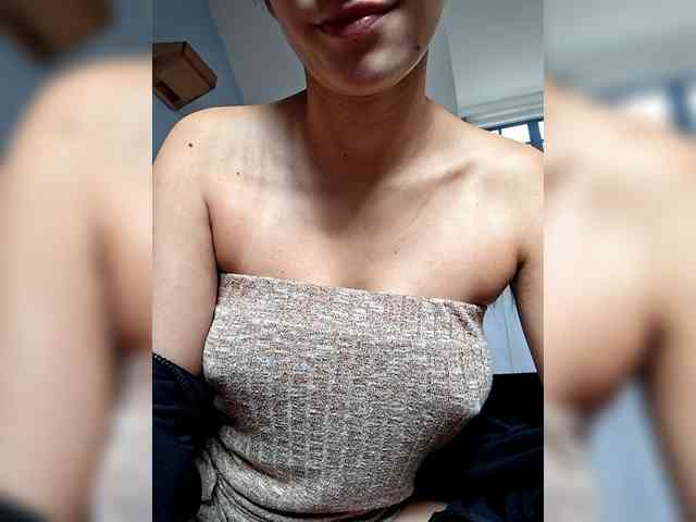 AntoniaDilune webcam