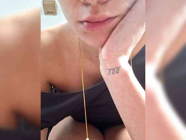 AntoniaDilune webcam