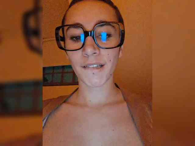 AntoniaDilune webcam