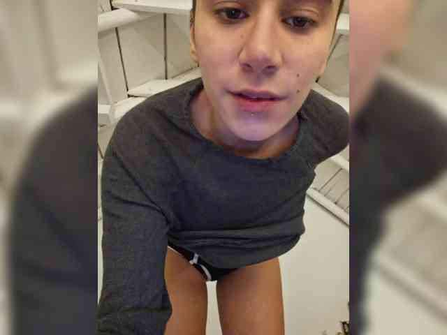 AntoniaDilune webcam
