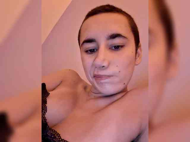 AntoniaDilune webcam