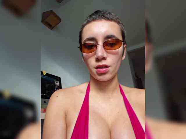 AntoniaDilune Live Webcam on {site_name}