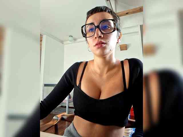 AntoniaDilune webcam