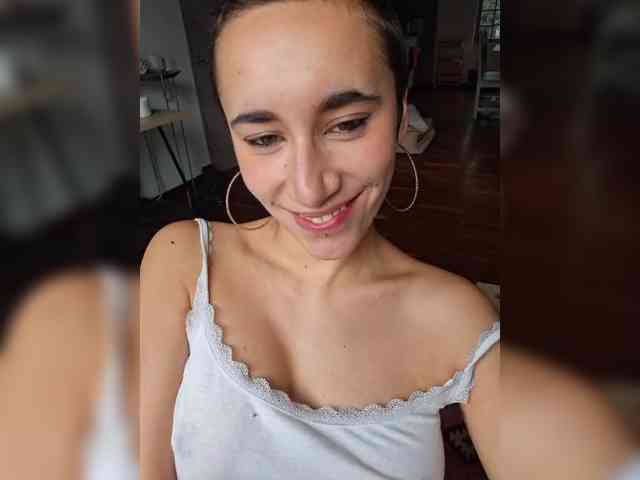 AntoniaDilune webcam