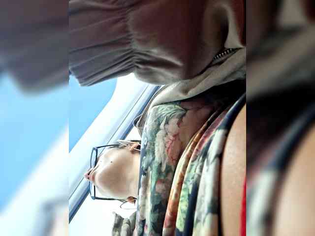 AntoniaDilune webcam