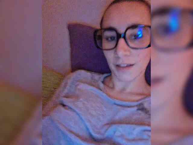 AntoniaDilune webcam